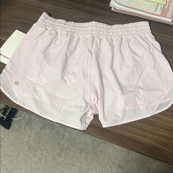 NWT Lululemon Hotty Hot High-Rise Lined Short 4"
Pink Organza - Picture 9 of 9